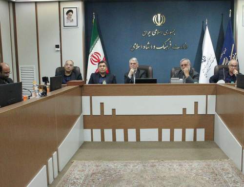 به گزارش ایرنا از ستاد خبری سی‌ودومین دوره هفته کتاب جمهوری اسلامی ایران،در این نشست که در چارچوب برنامه‌های هفته کتاب برگزار شد، نمایندگانی از کلیمیان، ارامنه، آشوریان و زرتشتیان از جمله همایون سامه‌یح (نماینده کلیمیان در مجلس شورای اسلامی)، آرا شارودیان (نماینده ارامنه در مجلس شورای اسلامی)، پدرام سروش‌پور (انجمن زرتشتیان تهران) و دیگر شخصیت‌های فرهنگی و نشر ادیان توحیدی حضور داشتند.